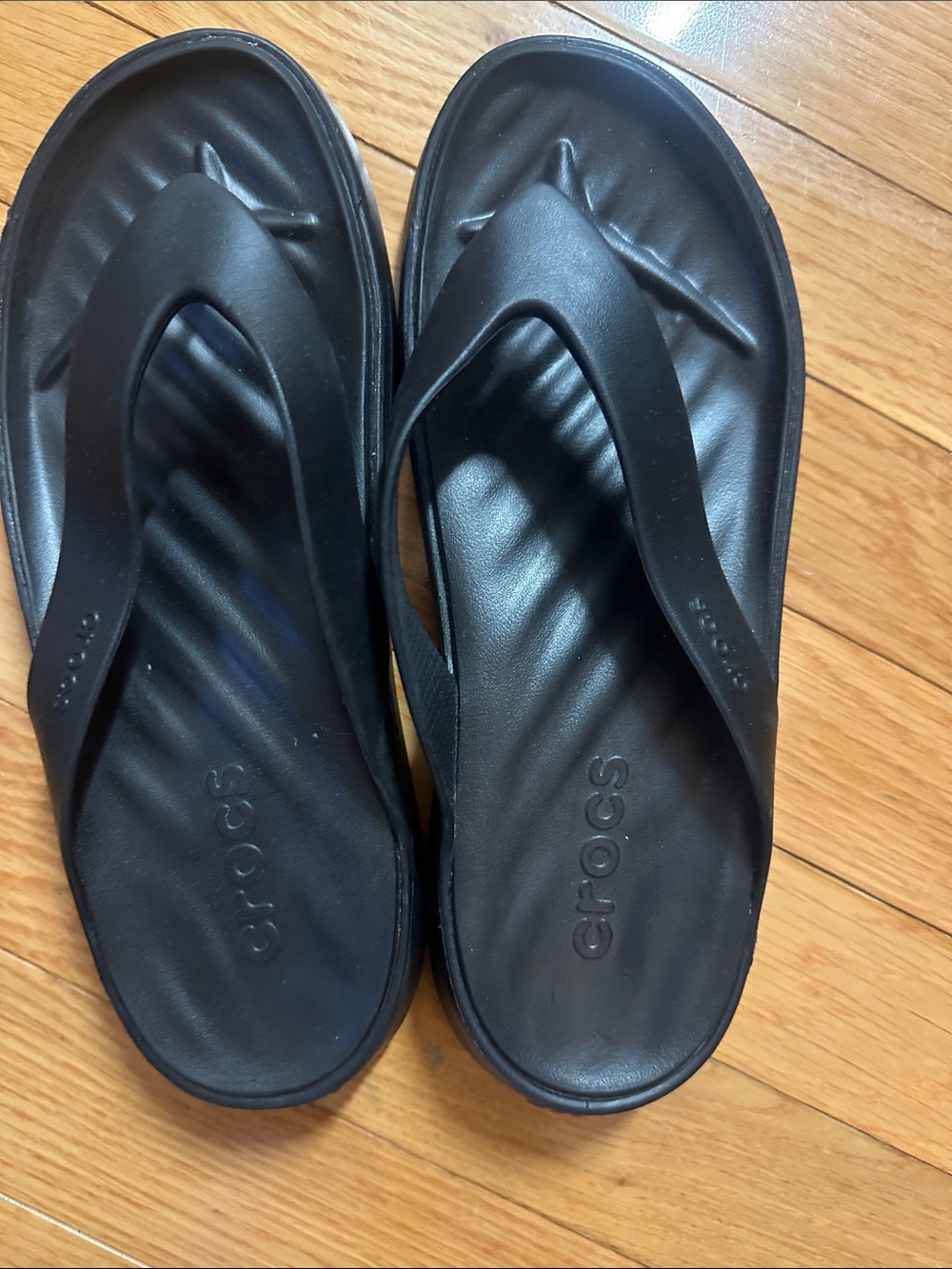 CROCS women’s Black Contoured Foam Flip Sandals